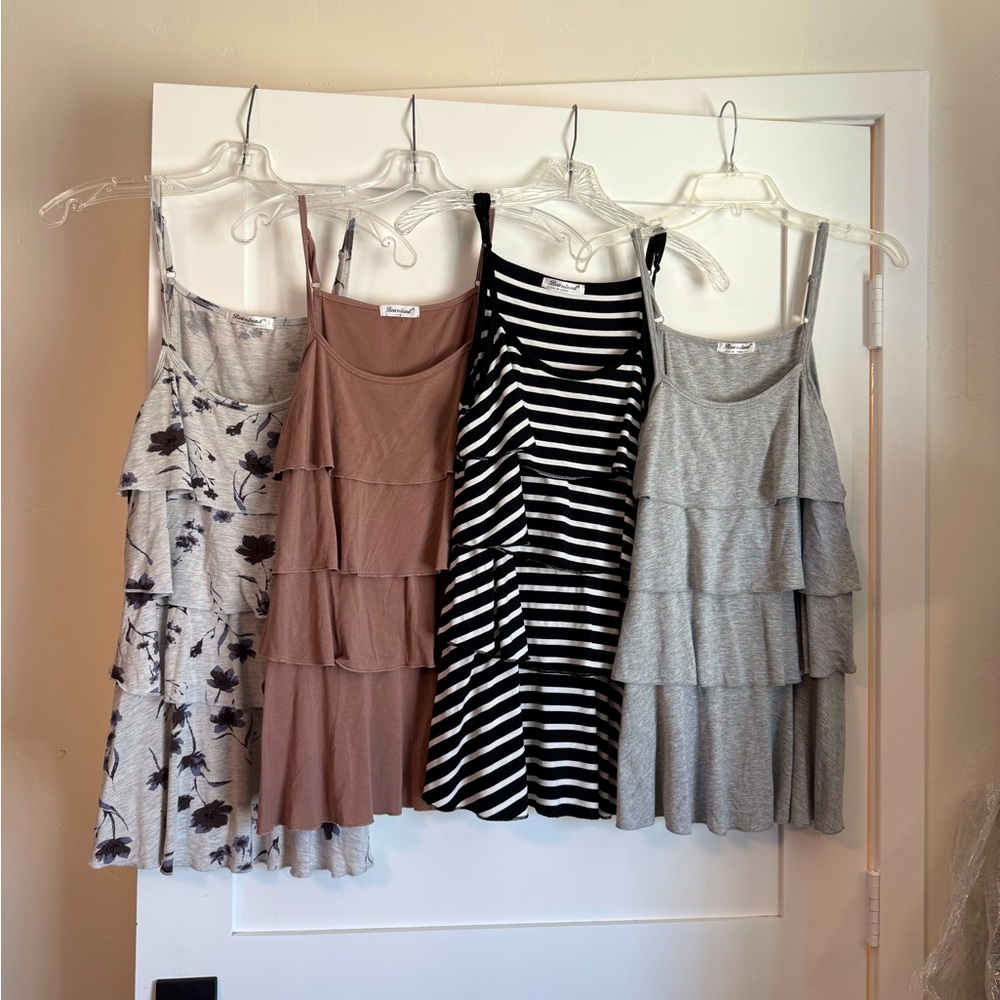 4 bearsland Nursing tank tops with ruffles and nursing access size M GUC to EUC